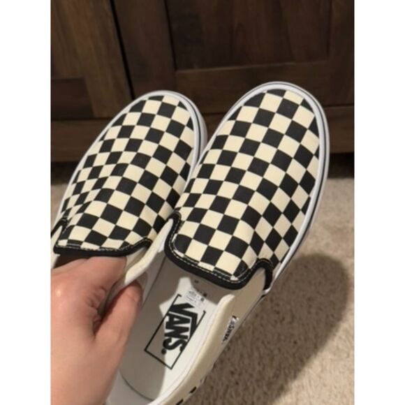 Womans Van Slip on shoes NWT size 7.5 - Picture 2 of 4